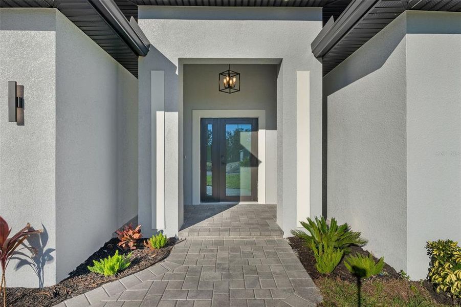 Exterior details and patio area of a home in , North Port (Image 3).