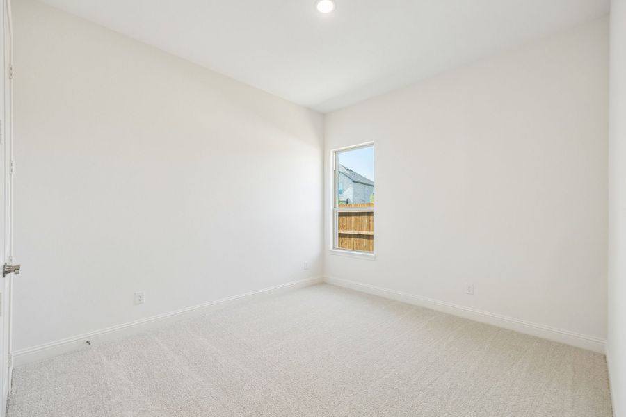 Spacious, unfurnished interior of a new home in Sheppard's Place, Waxahachie (Image 29).
