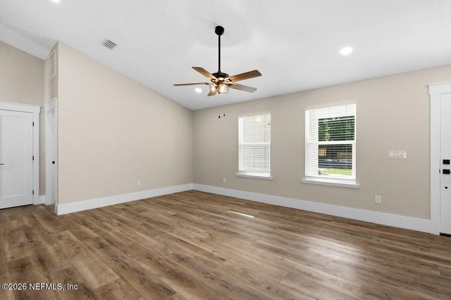 Spacious, unfurnished interior of a new home in , Jacksonville (Image 21).