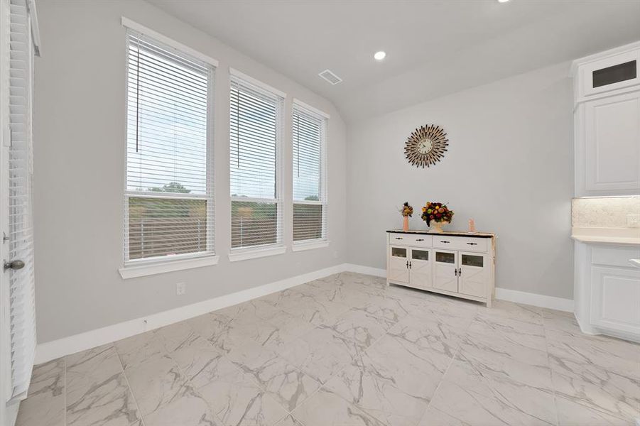 Spacious, unfurnished interior of a new home in , Fate (Image 24).