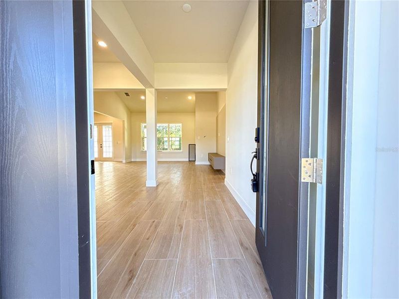 Spacious, unfurnished interior of a new home in , Dunnellon (Image 24).