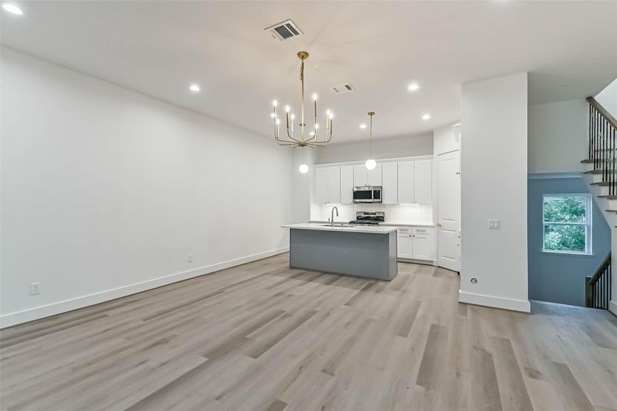 Spacious, unfurnished interior of a new home in , Houston (Image 25).