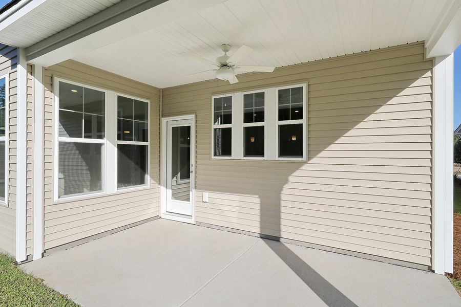 Exterior details and patio area of a home in Arcadia, Myrtle Beach (Image 3).