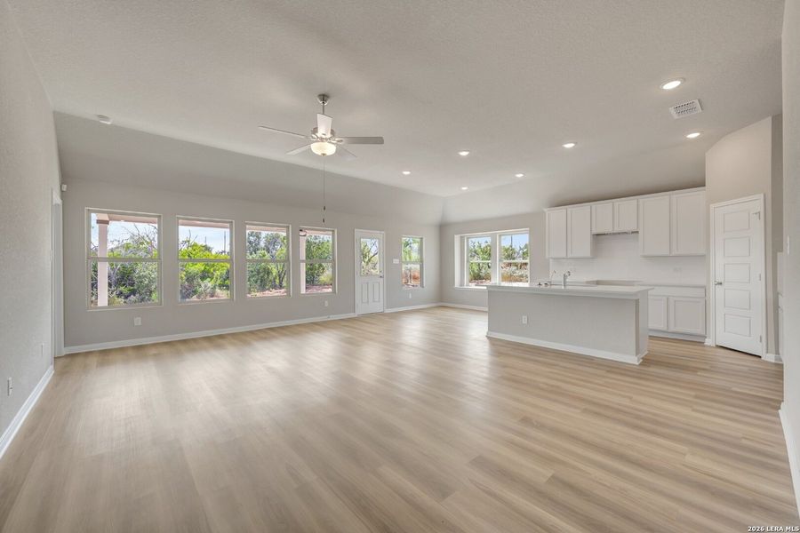 Spacious, unfurnished interior of a new home in Chaparral Ranch, Floresville (Image 17).