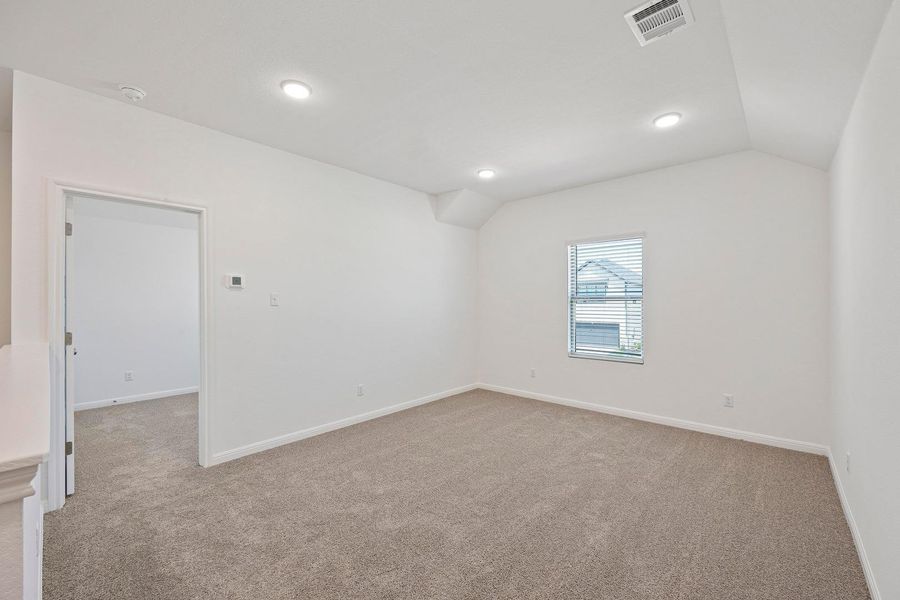 Spacious, unfurnished interior of a new home in Trinity Ranch, Elgin (Image 22).