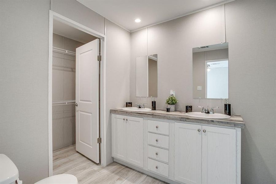 Furnished interior view inside a new home in , Granbury (Image 27). Furnished interior view inside a new home in , Granbury (Image 27).