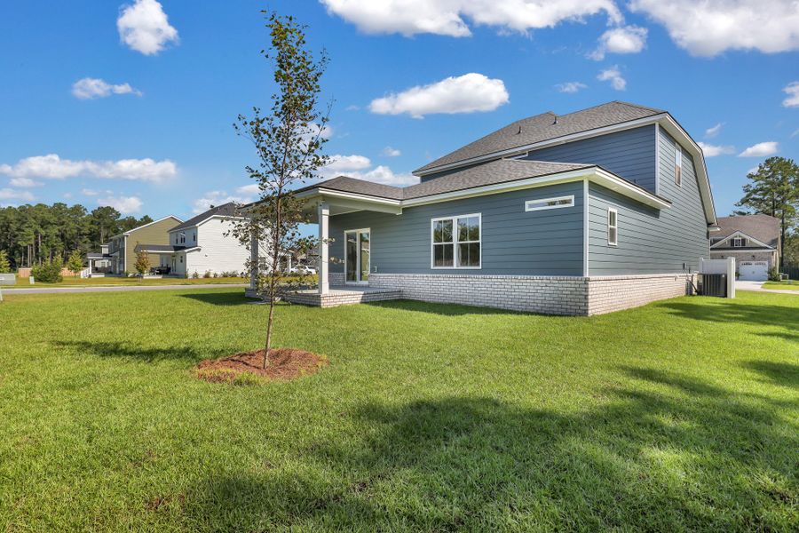 Representative exterior details of a home built from the Sherwood by Ernest Homes in Wexford, Richmond Hill (Image 3).