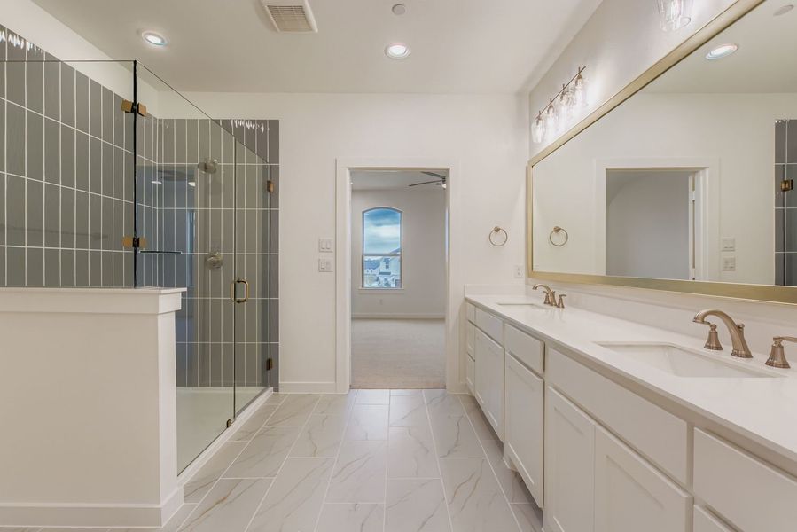 3525 Kings Court - Primary Bathroom