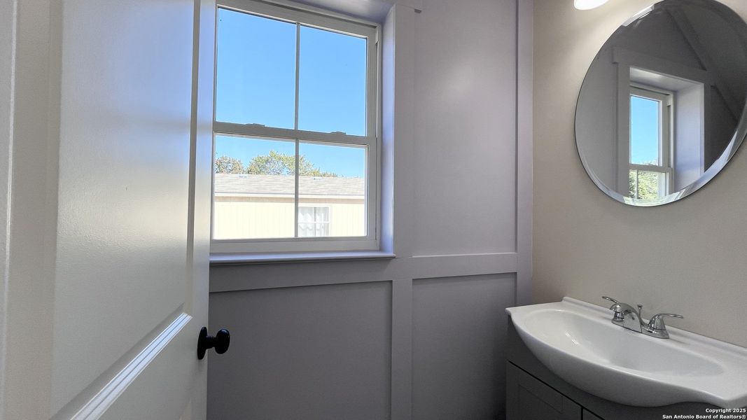 Furnished interior view inside a new home in , Bandera (Image 3).