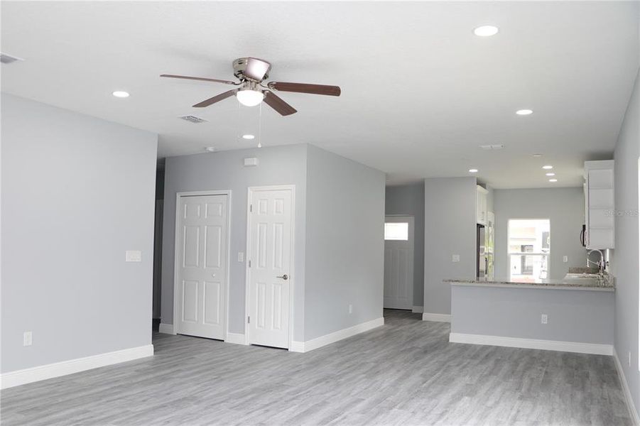 Spacious, unfurnished interior of a new home in , Tampa (Image 12).