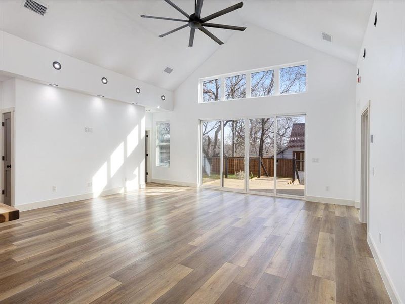 Spacious, unfurnished interior of a new home in , Bells (Image 18).