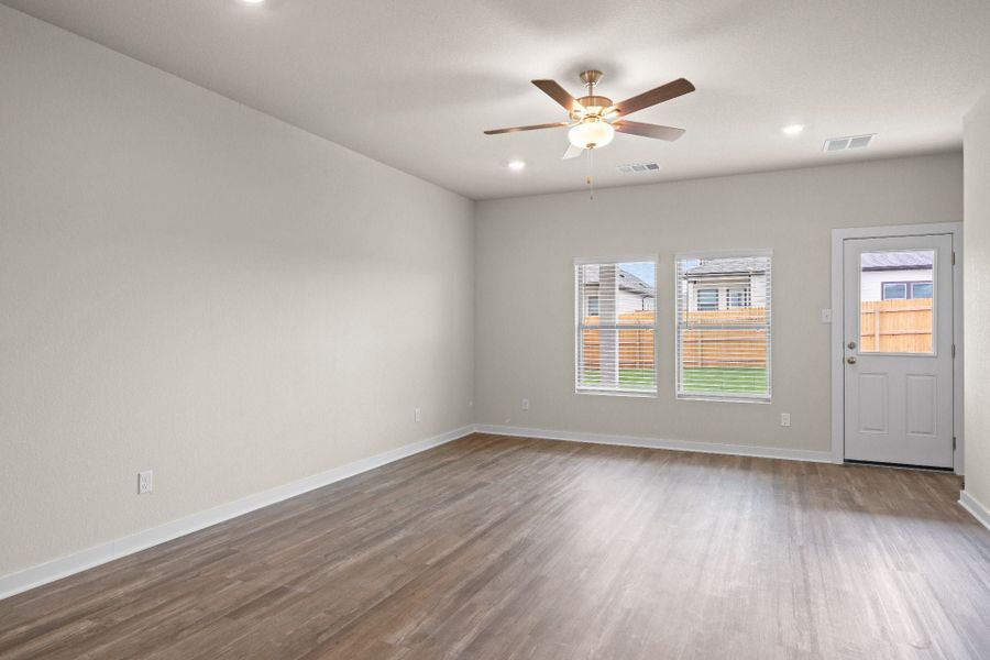 Gregg New Home in Elgin, TX. - Slide 11 Gregg New Home in Elgin, TX. - Slide 11