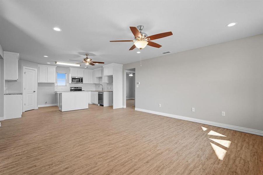 Spacious, unfurnished interior of a new home in , Hawley (Image 28).