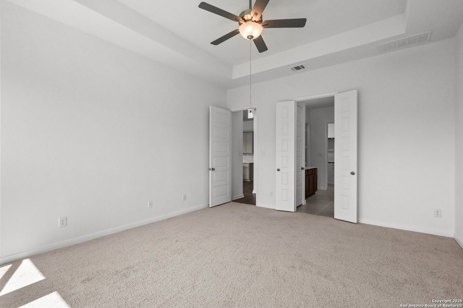 Spacious, unfurnished interior of a new home in Stillwater Ranch 60', San Antonio (Image 22).