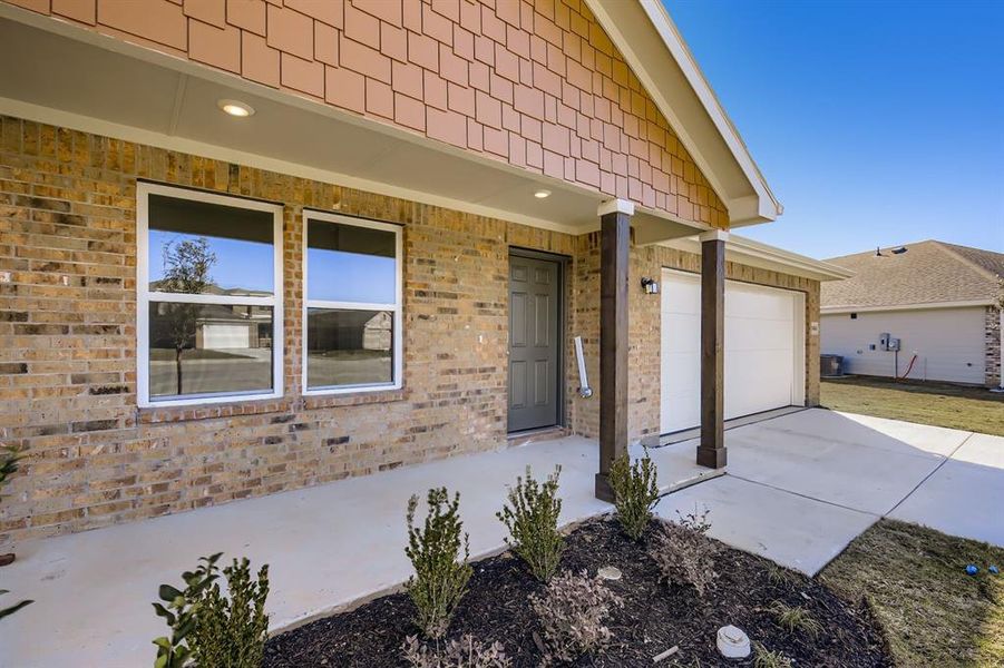 Exterior details and patio area of a home in Middlefield Village, Dallas (Image 19).