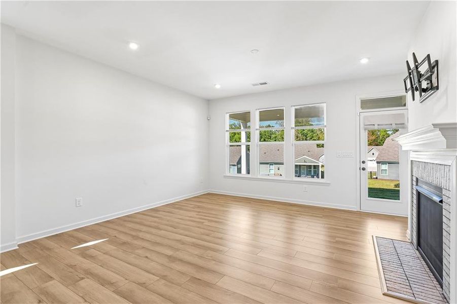 Spacious, unfurnished interior of a new home in Poplar Place, Dallas (Image 22).