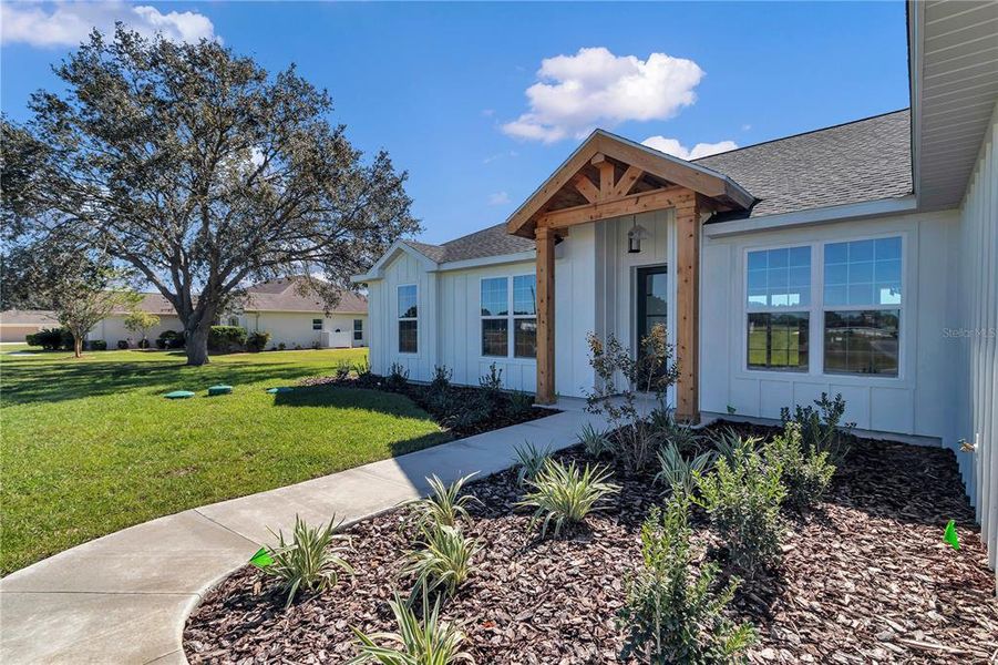 Exterior details and patio area of a home in , Ocala (Image 21).