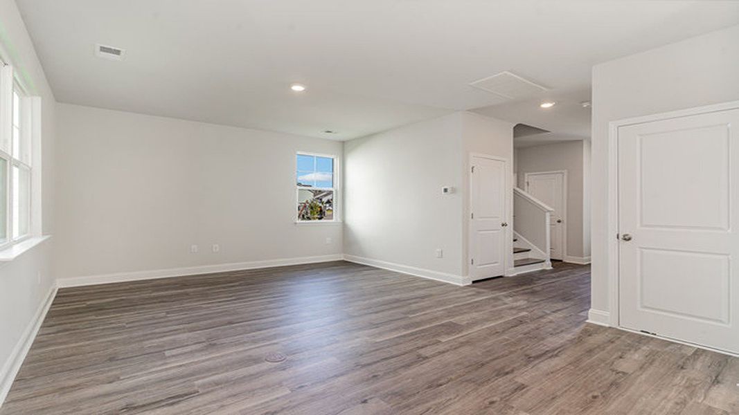 Spacious, unfurnished interior of a new home in Waterbridge, Myrtle Beach (Image 6).
