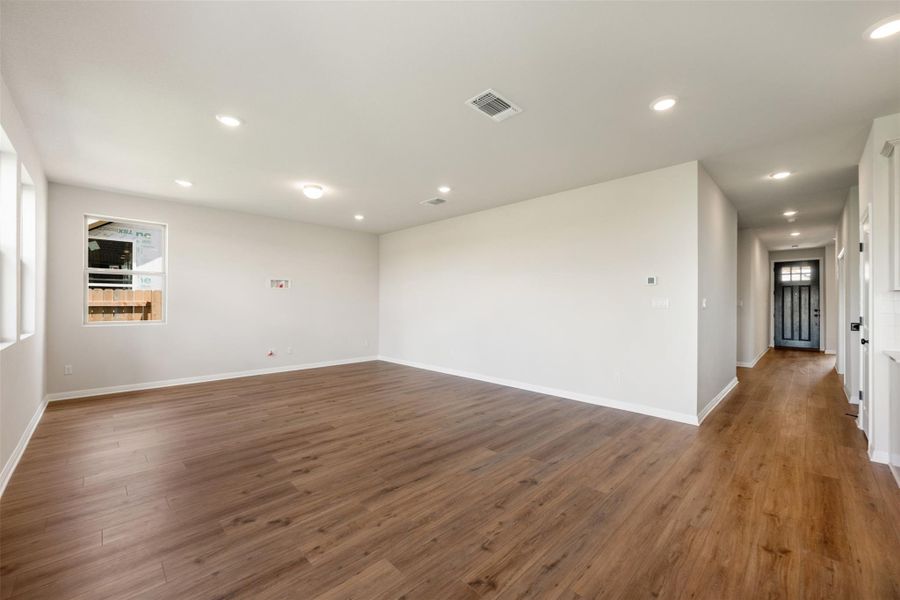 Spacious, unfurnished interior of a new home in Patterson Ranch, Georgetown (Image 25).
