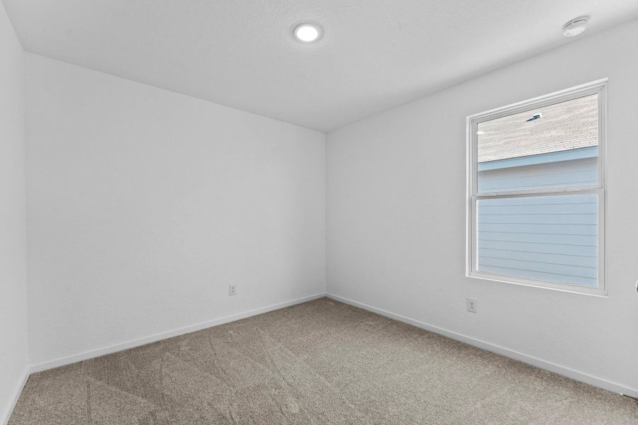 Spacious, unfurnished interior of a new home in Friendship Oaks, Fredericksburg (Image 15).