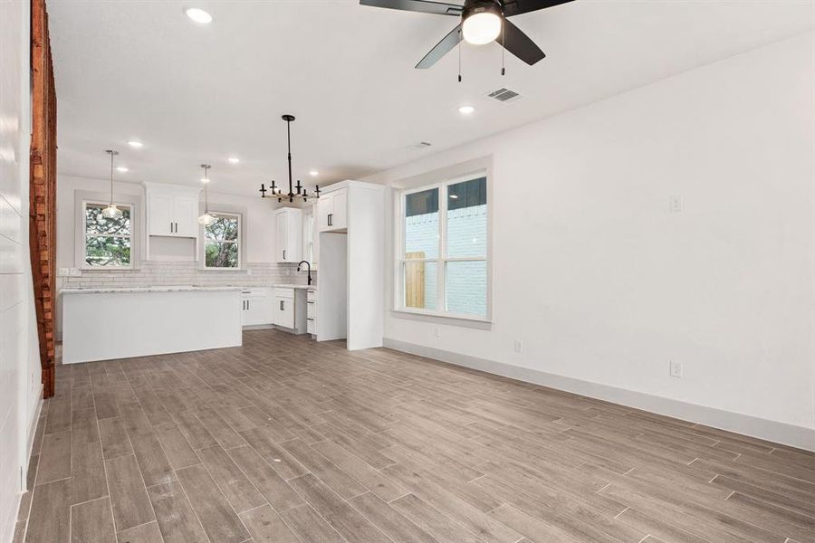 Spacious, unfurnished interior of a new home in Canyon Creek, Granbury (Image 26).