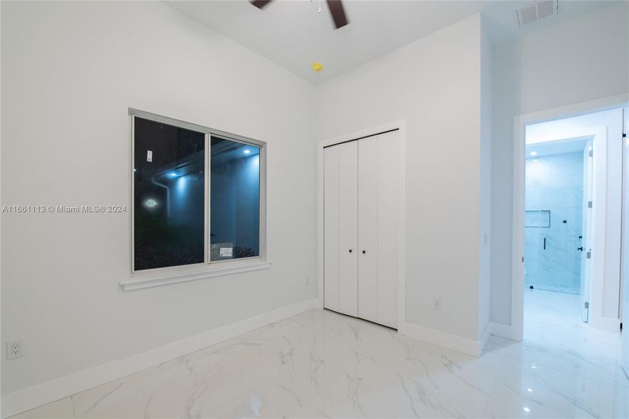 Spacious, unfurnished interior of a new home in , Cape Coral (Image 20).
