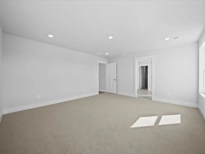 Spacious, unfurnished interior of a new home in Riverwood Farm, Piedmont (Image 18).