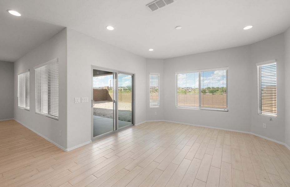 Spacious, unfurnished interior of a new home in Parkside at Anthem at Merrill Ranch, Florence (Image 27).