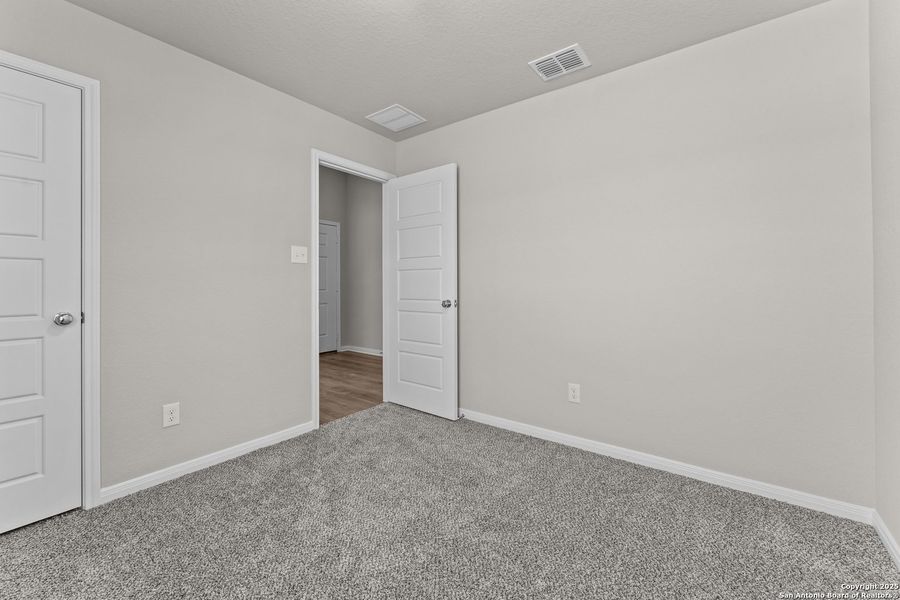 Spacious, unfurnished interior of a new home in Hunters Ranch, San Antonio (Image 20). Spacious, unfurnished interior of a new home in Hunters Ranch, San Antonio (Image 20).