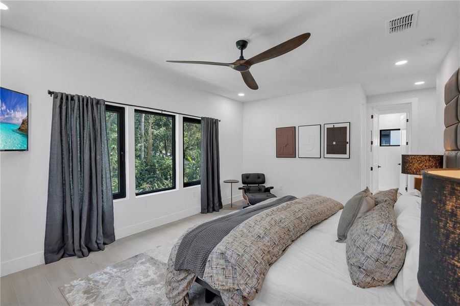 Furnished interior view inside a new home in , Orlando (Image 18).