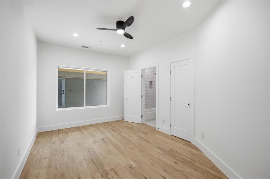 Spacious, unfurnished interior of a new home in , Dallas (Image 33).