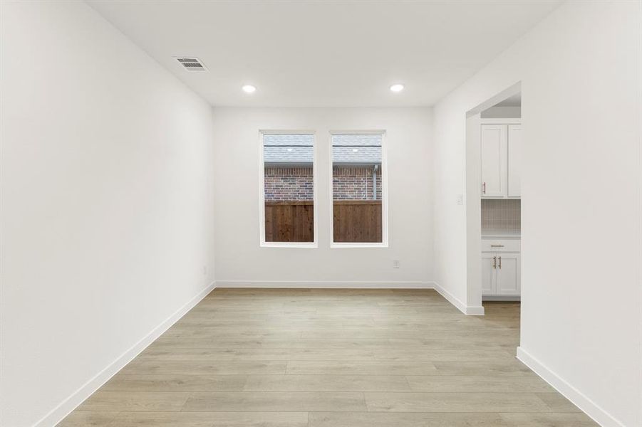 05. 1506 Bushman - Dining