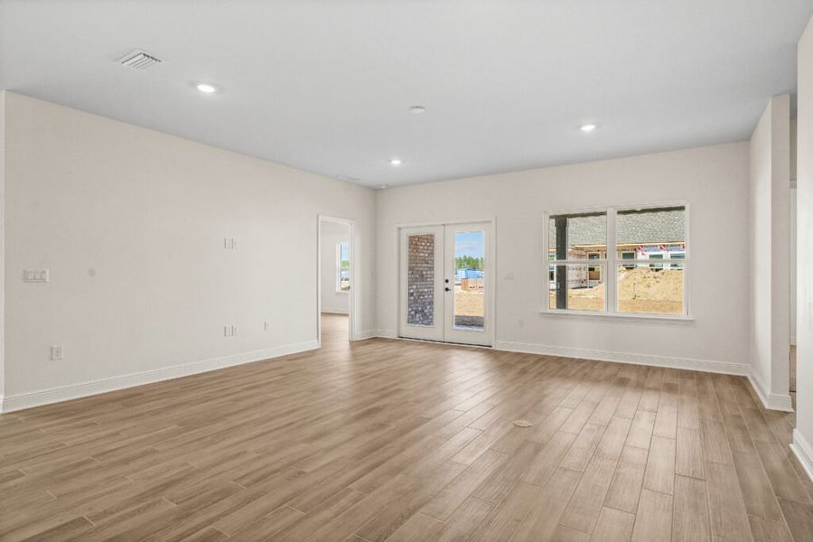 Spacious, unfurnished interior of a new home in Natureview, Freeport (Image 19).