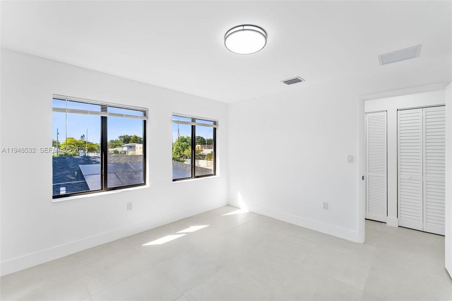 Spacious, unfurnished interior of a new home in , Miami (Image 16).