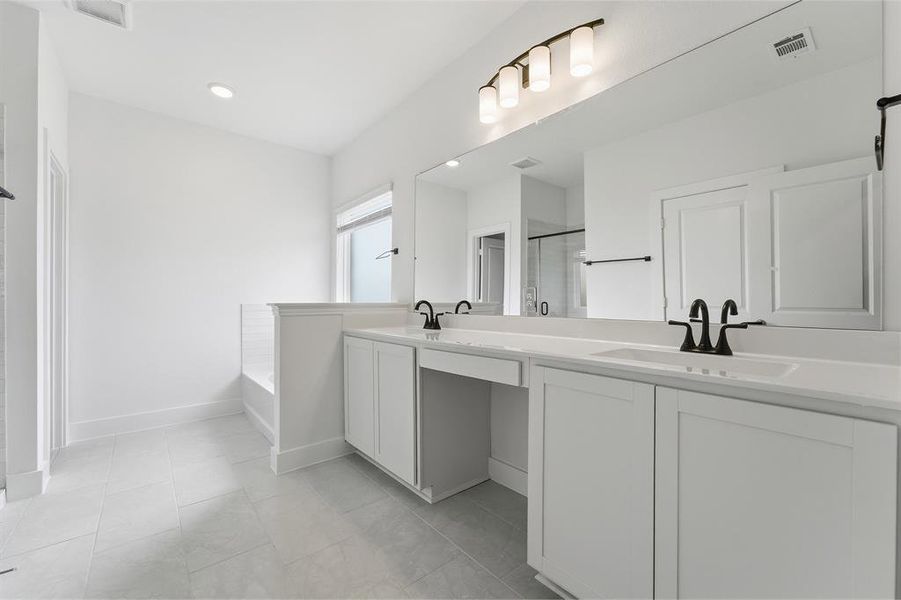 Furnished interior view inside a new home in Saddlebrook Estates, Waxahachie (Image 8).
