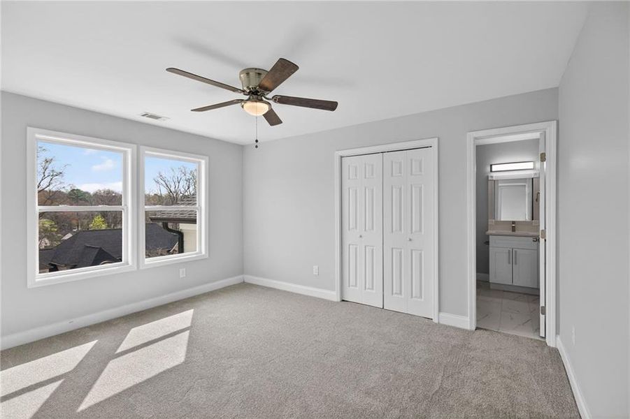 Spacious, unfurnished interior of a new home in , Gainesville (Image 30).