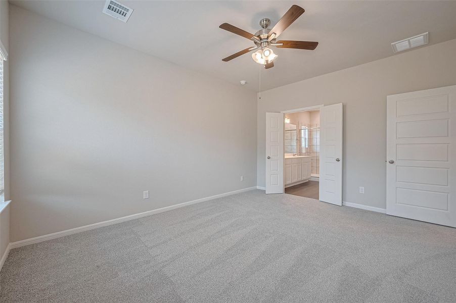 Spacious, unfurnished interior of a new home in Woodland Lakes, Huffman (Image 21). Spacious, unfurnished interior of a new home in Woodland Lakes, Huffman (Image 21).