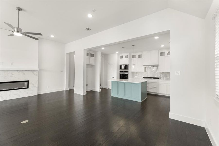 15. 2412 Belmont - Dining (2) 15. 2412 Belmont - Dining (2)