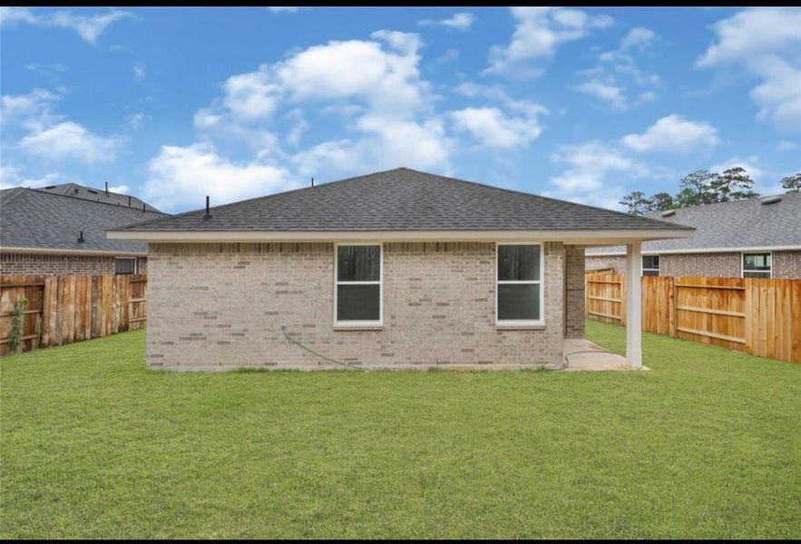 Exterior details and patio area of a home in Bayou Maison, Dickinson (Image 2). Exterior details and patio area of a home in Bayou Maison, Dickinson (Image 2).