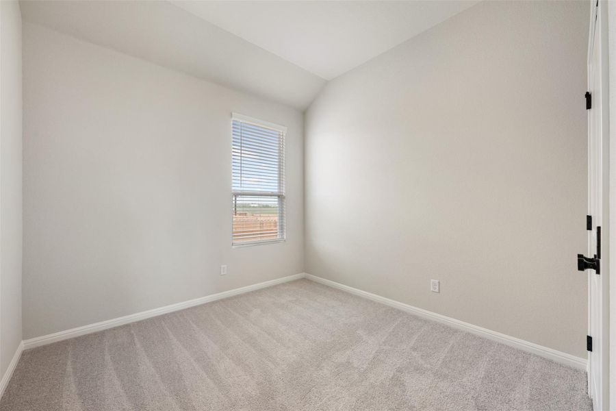 Spacious, unfurnished interior of a new home in Willow Springs, Buda (Image 10).