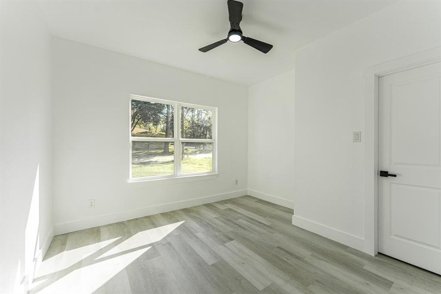 Spacious, unfurnished interior of a new home in , Sulphur Springs (Image 16).