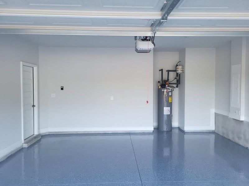 Spacious, unfurnished interior of a new home in , Gainesville (Image 11).