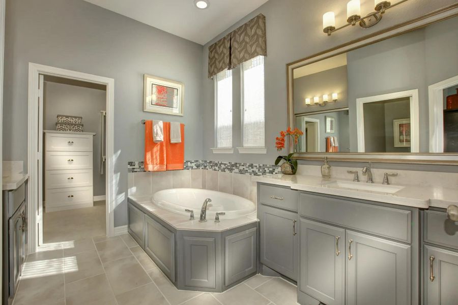 The Deerfield II Primary Bath