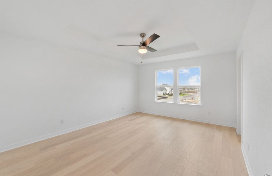 Spacious, unfurnished interior of a new home in Larson Crossing, Elgin (Image 27).