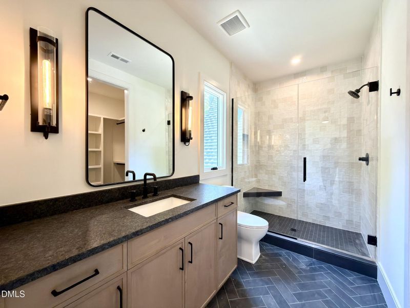 6E86F289-BB6E-4280-B234-2D8EBF808913_1_1