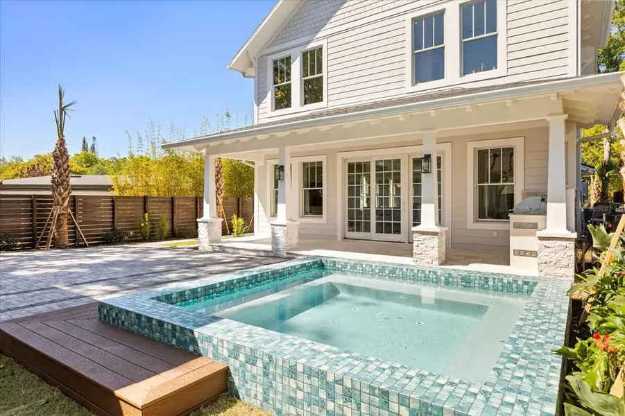 Exterior details and patio area of a home in , Orlando (Image 3).