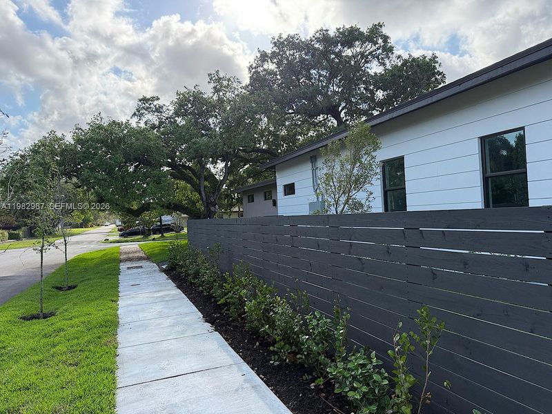 Exterior details and patio area of a home in , Fort Lauderdale (Image 19).