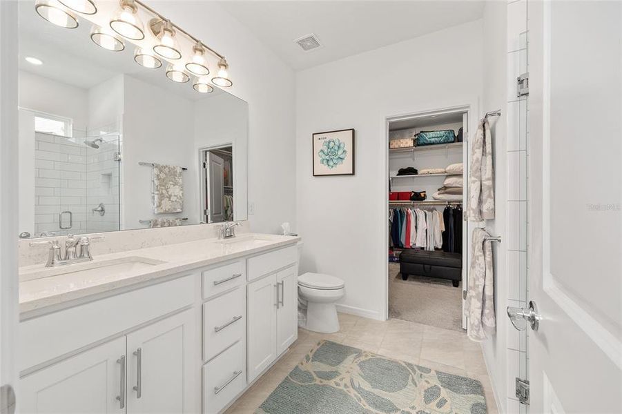 Furnished interior view inside a new home in , Ocala (Image 20).