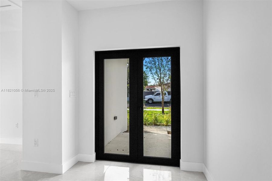 Spacious, unfurnished interior of a new home in , Cutler Bay (Image 24).