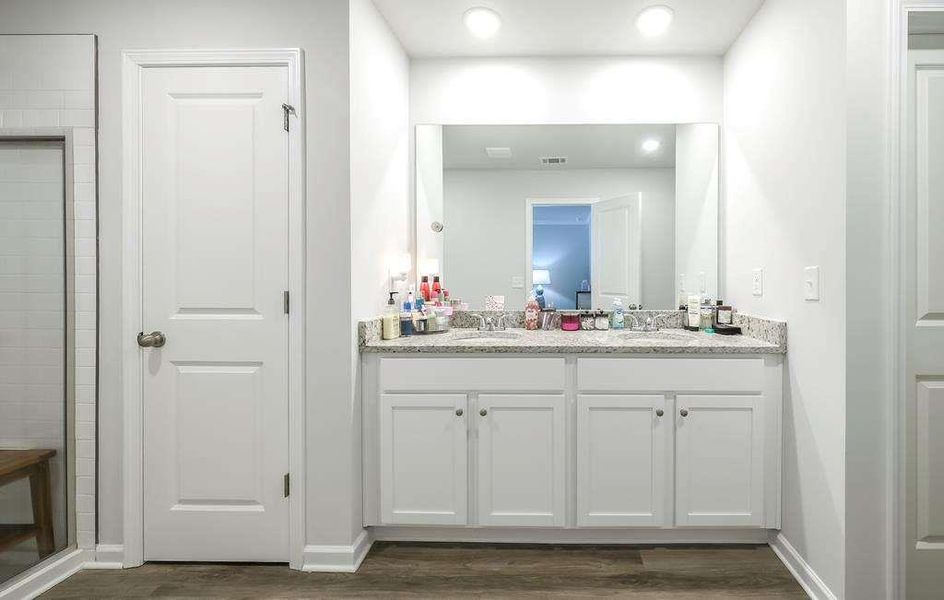 Furnished interior view inside a new home in , Bremen (Image 33).